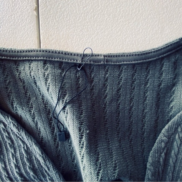 Bnwot like an olive green blouse - Picture 8 of 9